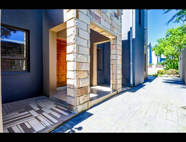 4 BEDROOM PROPERTY TO RENT IN COPPERLEAF ESTATE